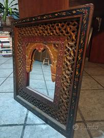 Specchio Artigianale Orientale Intagliato a Mano –