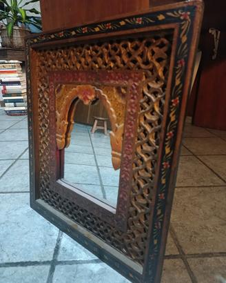 Specchio Artigianale Orientale Intagliato a Mano –