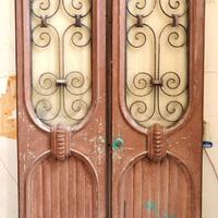 Antico portone in legno massello