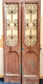 Antico portone in legno massello