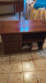 Porta TV con cassetti.