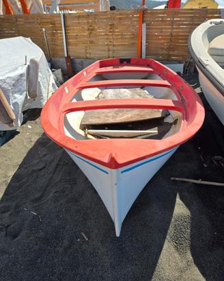 Barca open con motore fuoribordo