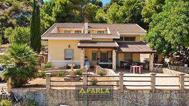 Villa di 400 m² con più di 5 locali a Licata