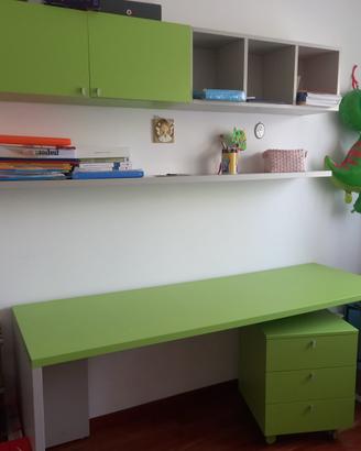 Scrivania e libreria