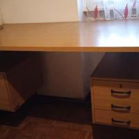 Scrivania in legno