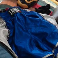 si vende vestiti di boxe 