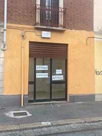 Ampio negozio/ufficio