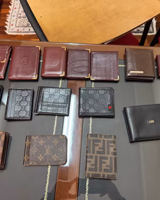 Porta carte 150,00 € L.V.,Cartier, Fendi,Gucci