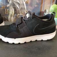 Scarpe Nike con Strappo numero 41