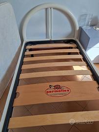 Due strutture letto singolo con doghe e materassi