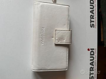 Portafoglio da donna color bianco.