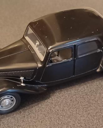 Bburago Citroen traction avant 1938 1\24