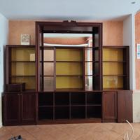 Parete attrezzata per attività commerciale