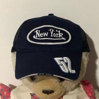 Cappello da baseball blu con scritta bianca