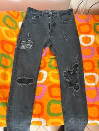 Jeans strappati Zara