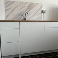 Mobili come nuovi da ritirare in loco.