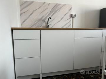 Mobili come nuovi da ritirare in loco.