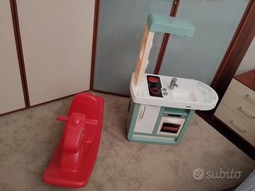 cucina smoby e cavalluccio Little tikes