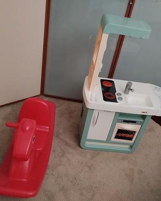 cucina smoby e cavalluccio Little tikes