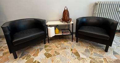 Set sala d’attesa: 2poltrone in ecopelle+tavolino