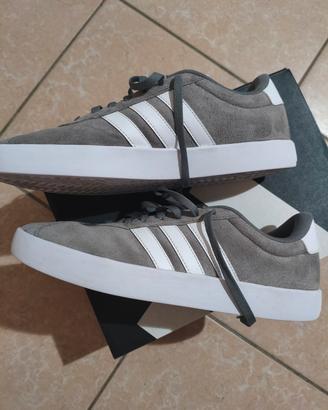 Scarpe Adidas grigie tg. 45 1/3 pari al nuovo