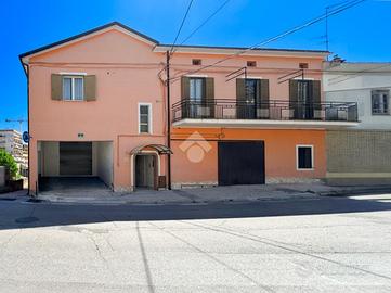 3 LOCALI A RIPA TEATINA