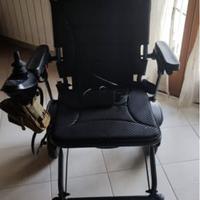 Carrozzina elettrica pieghevole