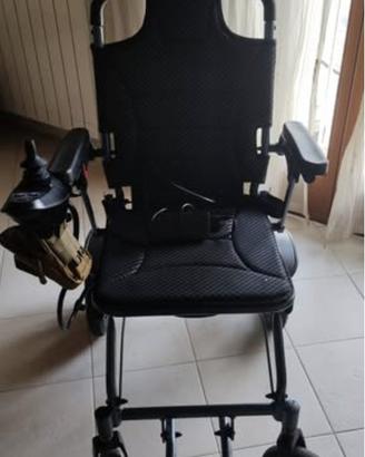 Carrozzina elettrica pieghevole