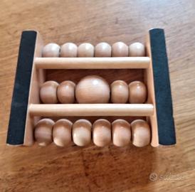 Rollo in legno massaggiatore per piedi. 