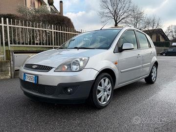 Ford Fiesta 1.4 16V 5p. Ghia Euro 4 adatta a neopa