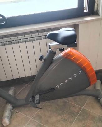 Cyclette professionale regolabile.