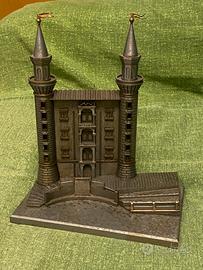 Scultura in ferro dei Torricini Palazzo Urbino