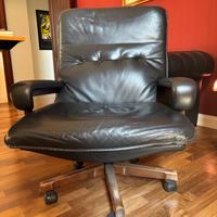 Sedia da ufficio in pelle nera