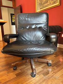 Sedia da ufficio in pelle nera