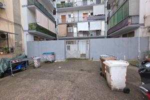 Locale Commerciale doppio ingresso