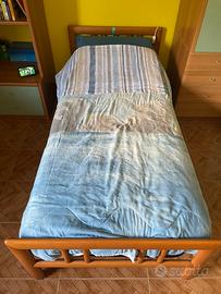 Letto singolo e scrivania Pc