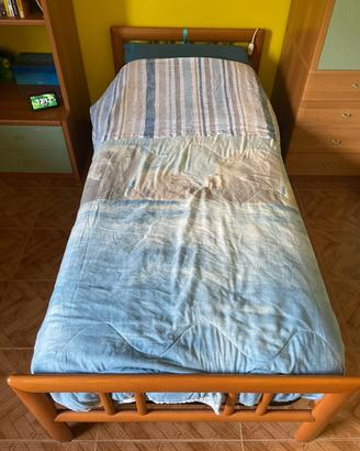 Letto singolo e scrivania Pc