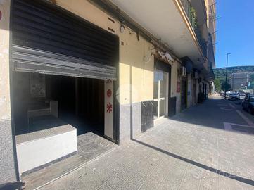 NEGOZIO A NAPOLI