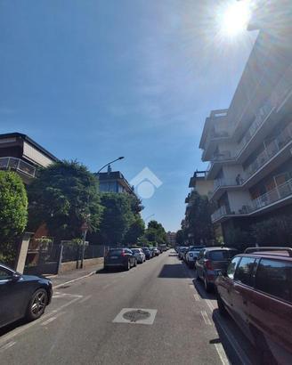 3 LOCALI A CESANO BOSCONE