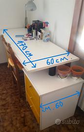 Scrivania e comodino per cameretta