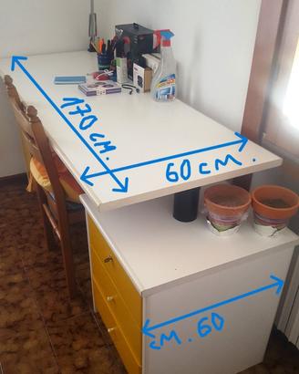 Scrivania e comodino per cameretta