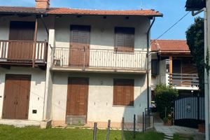 Varisella Centro - Casa di corte semi-indipendente