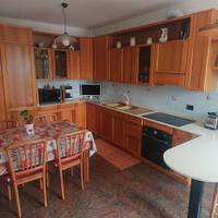 Cucina angolare legno ciliegio