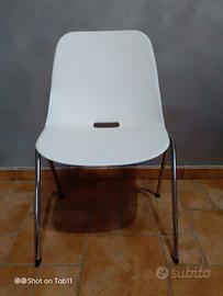 Attaccapanni e sedie .