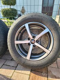 Cerchi in lega e pneumatici invernali 215 65 r16