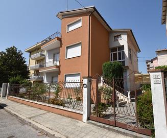 Bifamiliare con giadino e garage