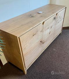 madia (o credenza moderna) con tre ante