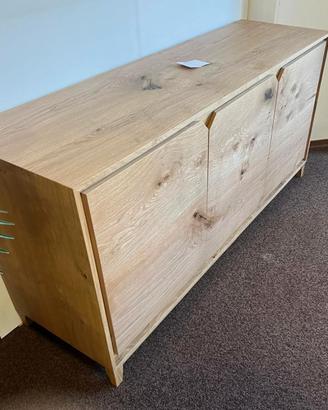 madia (o credenza moderna) con tre ante