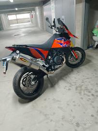 Moto KTM 690
