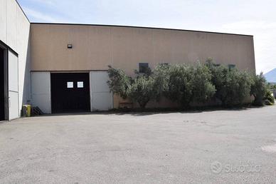 Immobile di 1900 m² con 5 locali a Cassino